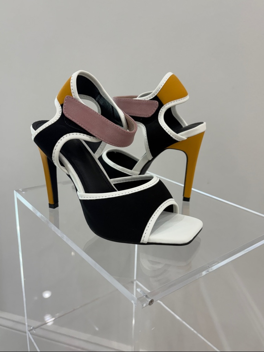 Women’s Strappy Heels with Mauve Accent